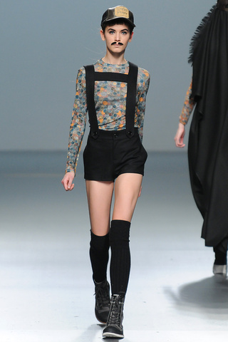 carlos_d__ez___pasarela_6741323_320x480