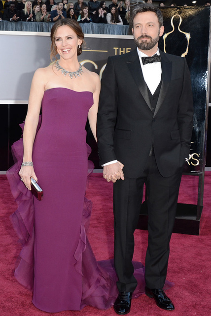 El Gucci de Jennifer Gardner no es santo de mi devoción, y menos su cola raruna. Pero AMO a Ben Affleck y amo que le hayan dado el Oscar a Argo por mejor película.