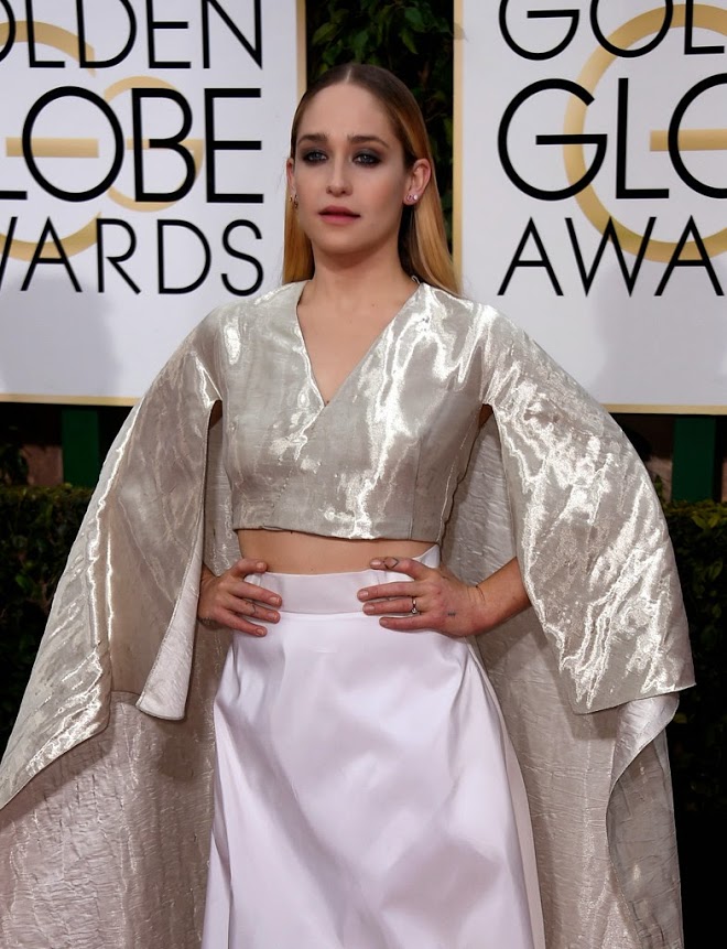 Añado el horror con mangas de murciélago  (Nurinur dixit) de una de las actrices de Girls. Muérome.