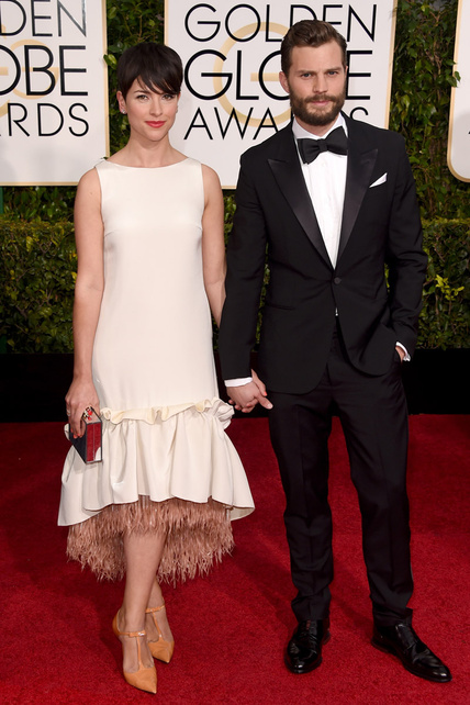 globos_de_oro_2015_alfombra_roja_vestidos_Jamie_Dornan