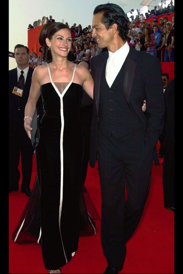 JuliaRoberts_Oscar2001_Valentino